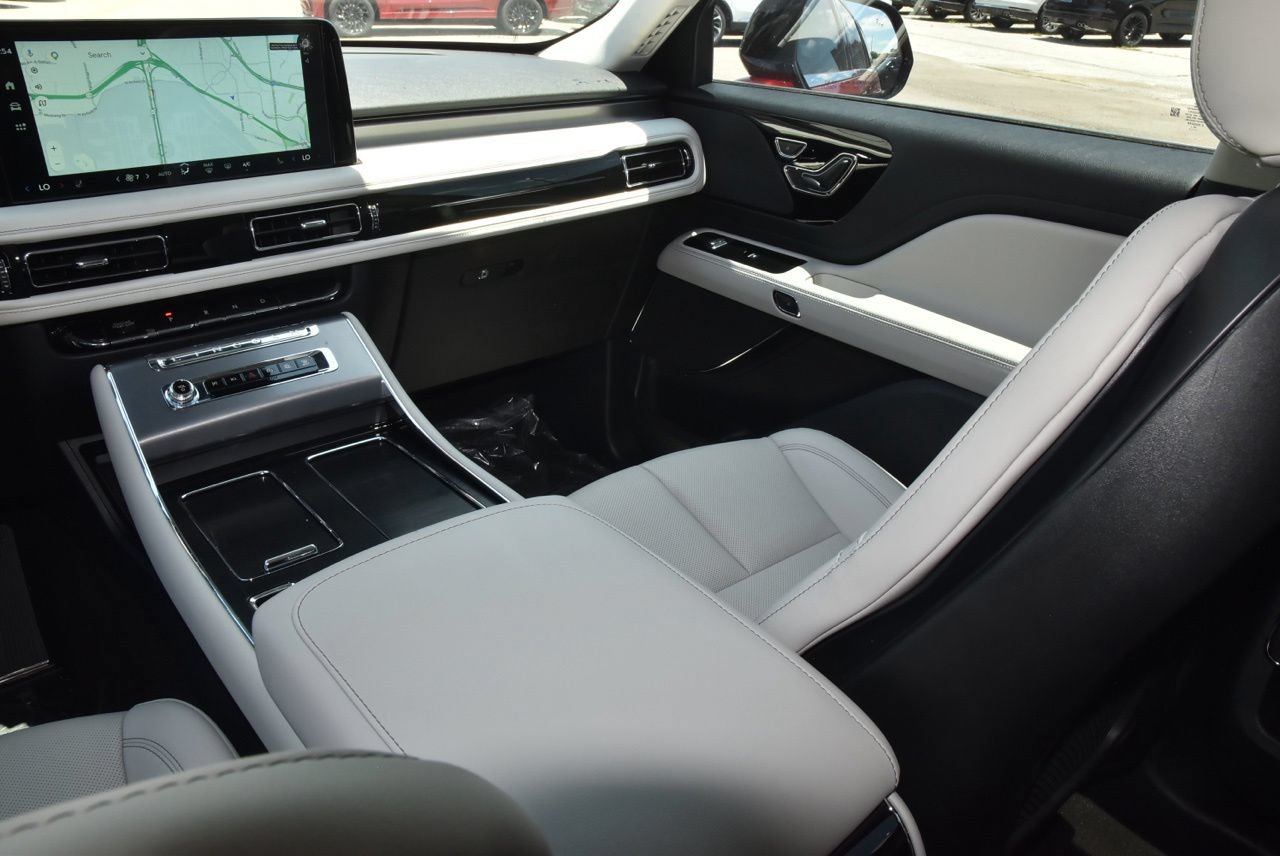 New 2026 Lincoln Aviator 2WD image 18
