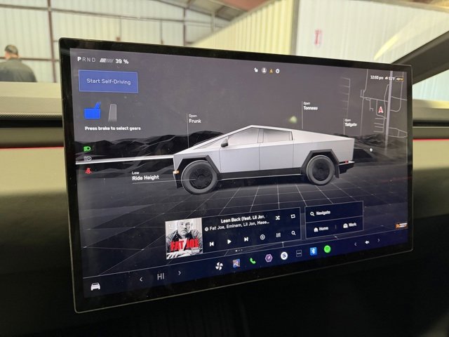 Used 2025 Tesla Cybertruck AWD Crew Cab image 16