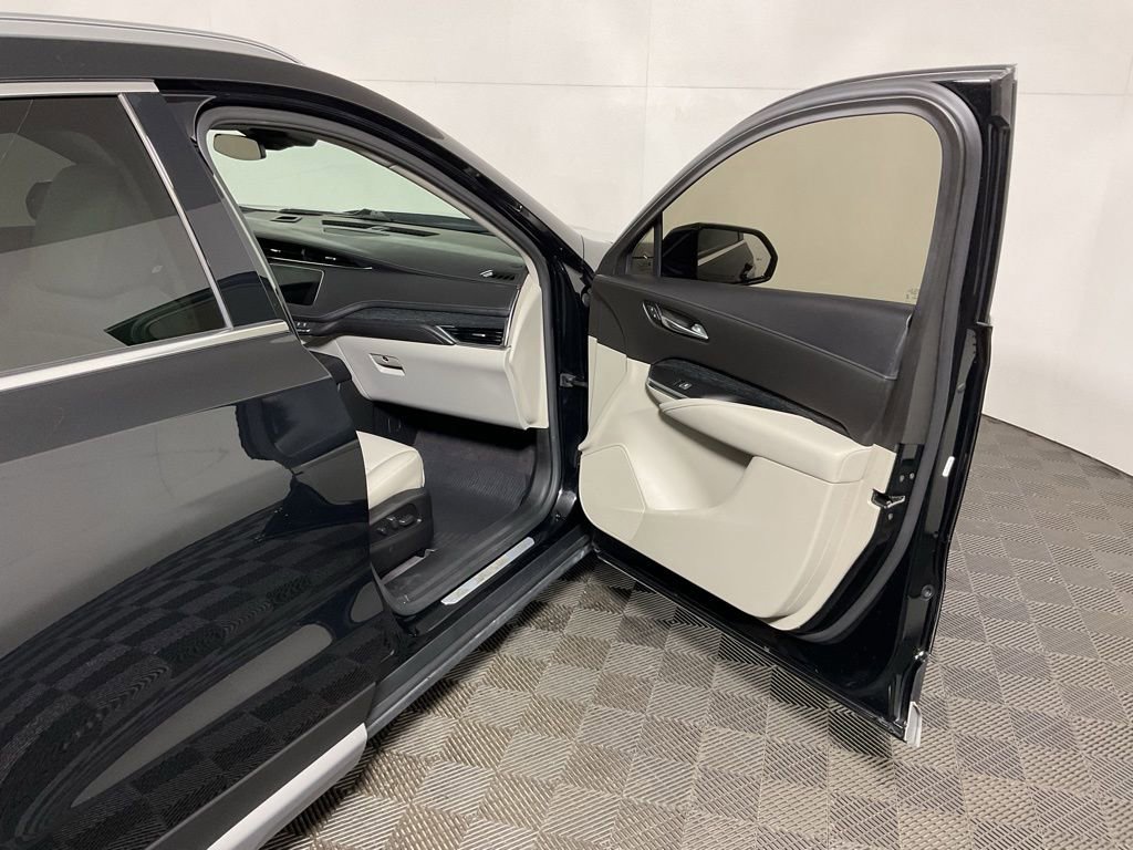 Used 2020 Cadillac XT4 Premium Luxury w/ Driver Awareness Package image 35