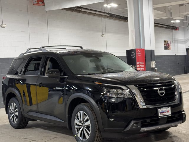 New 2025 Nissan Pathfinder SL image 3