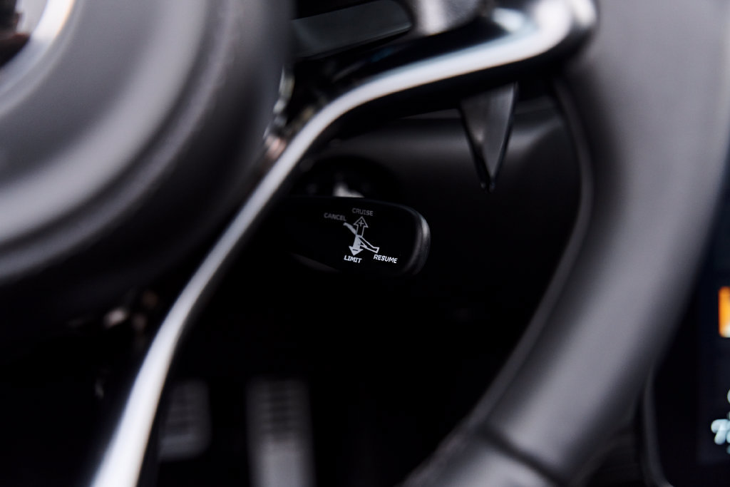 Used 2025 McLaren Artura Spider RWD image 62