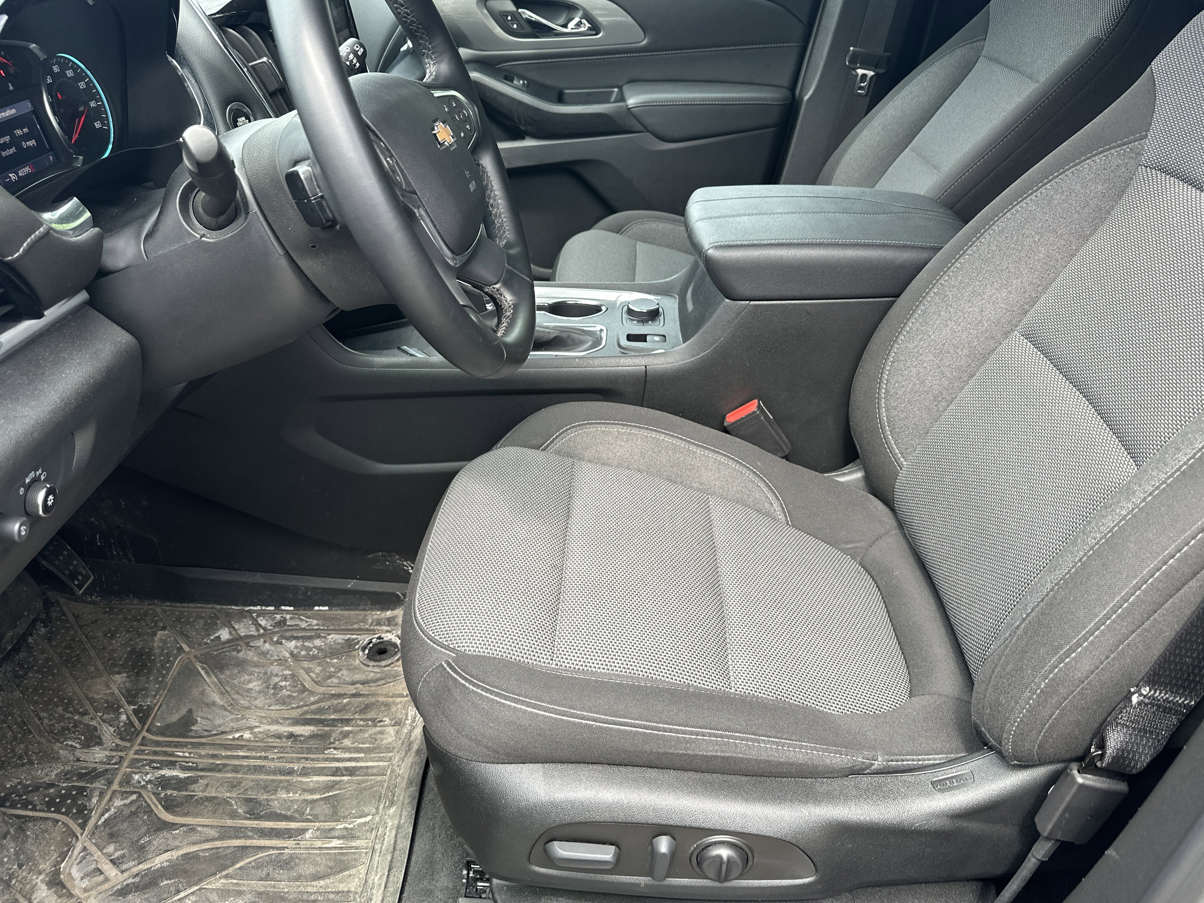Used 2023 Chevrolet Traverse LT FWD image 18