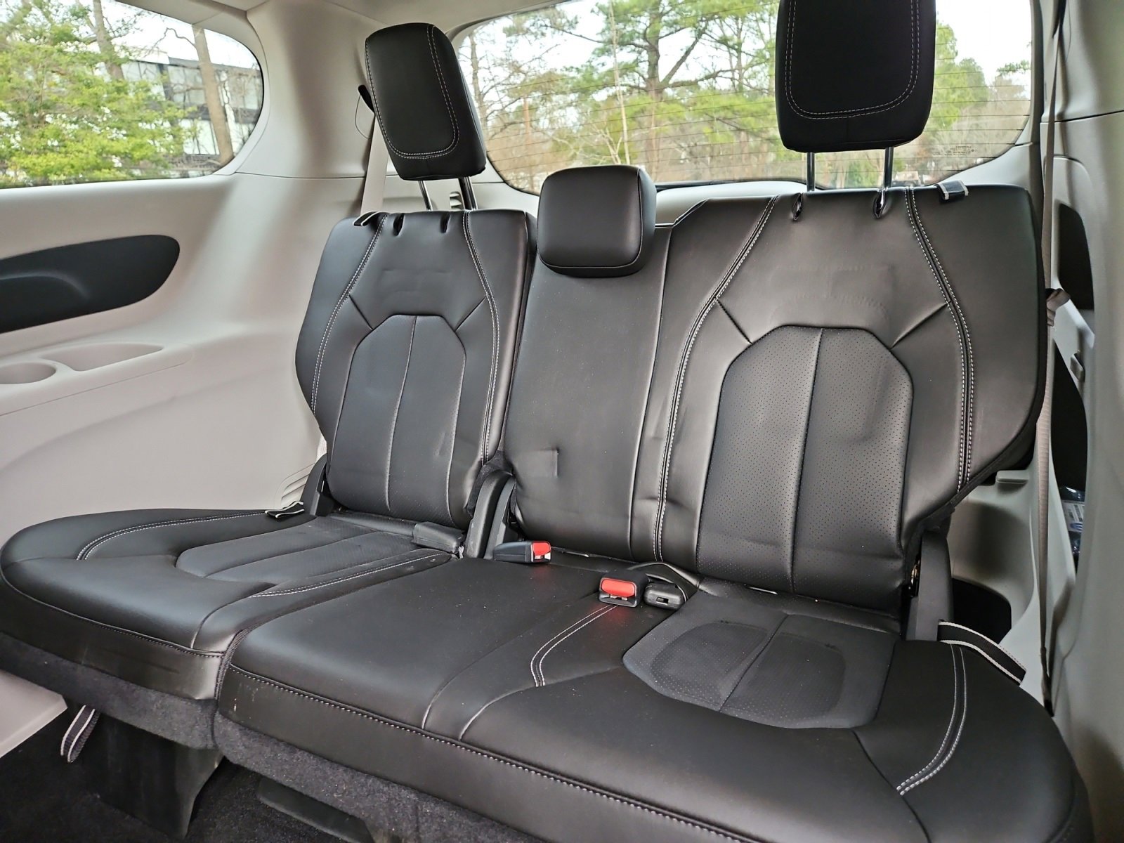 Used 2024 Chrysler Pacifica Touring-L image 20