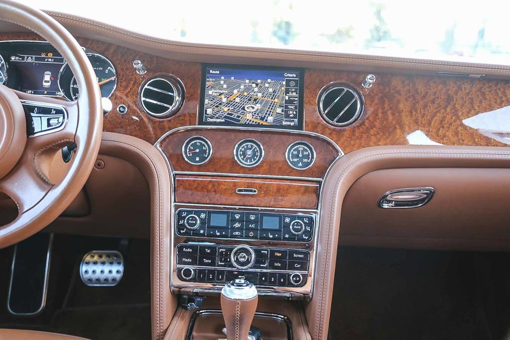 Used 2014 Bentley Mulsanne image 14