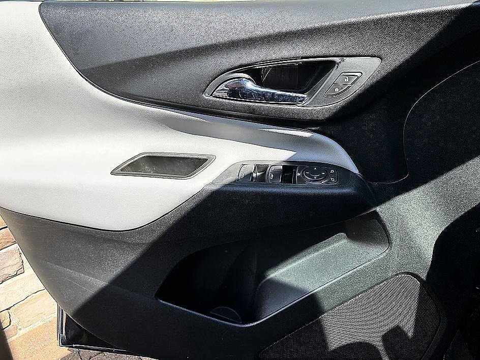 Used 2020 Chevrolet Equinox LS image 9