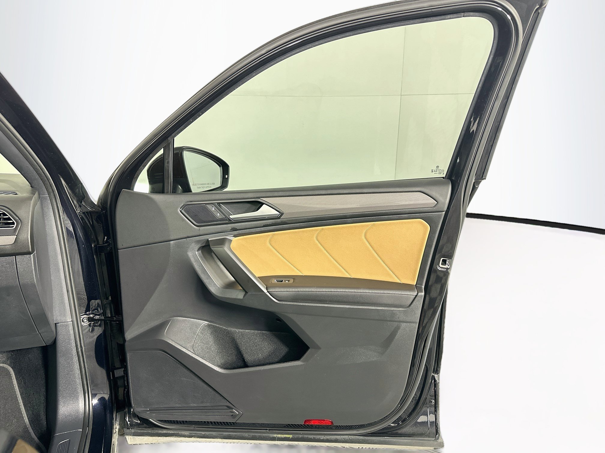 Used 2023 Volkswagen Tiguan SE FWD image 33