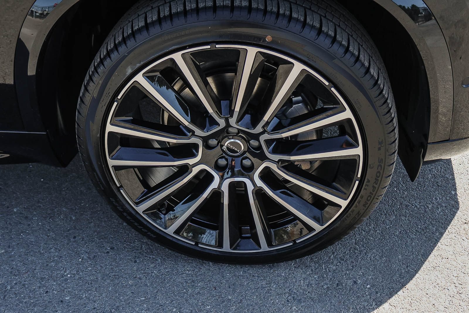 New 2026 Volvo XC90 B6 Plus w/ Protection Package AWD/4WD image 14