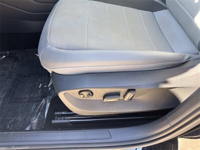 Certified 2023 Volkswagen Taos SE w/ Panoramic Sunroof Package image 15