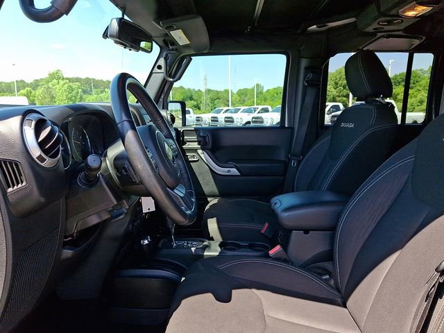 Used 2018 Jeep Wrangler Unlimited Sahara w/ Connectivity Group AWD/4WD image 13