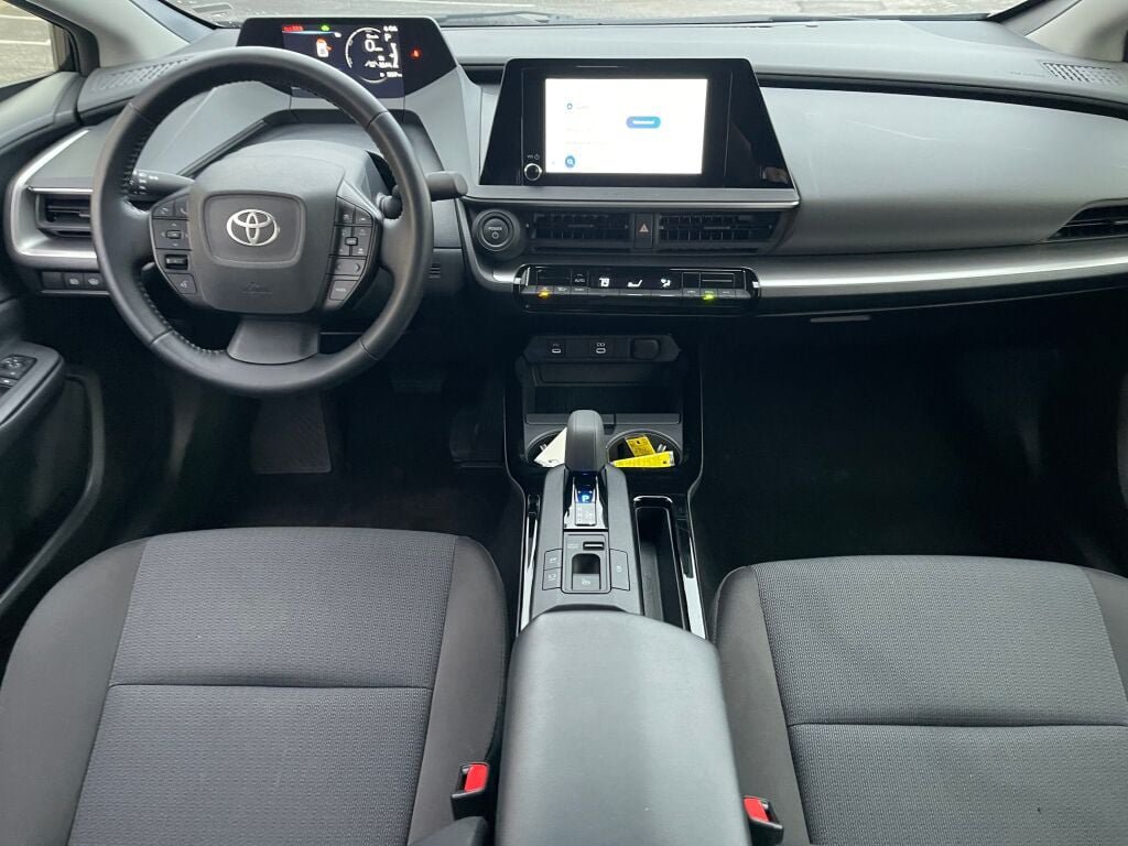 Used 2025 Toyota Prius LE FWD image 25