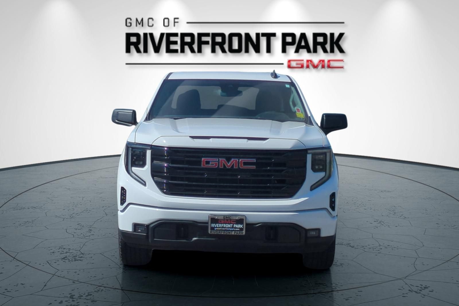 Used 2022 GMC Sierra 1500 Elevation w/ X31 Off-Road Package AWD/4WD image 8