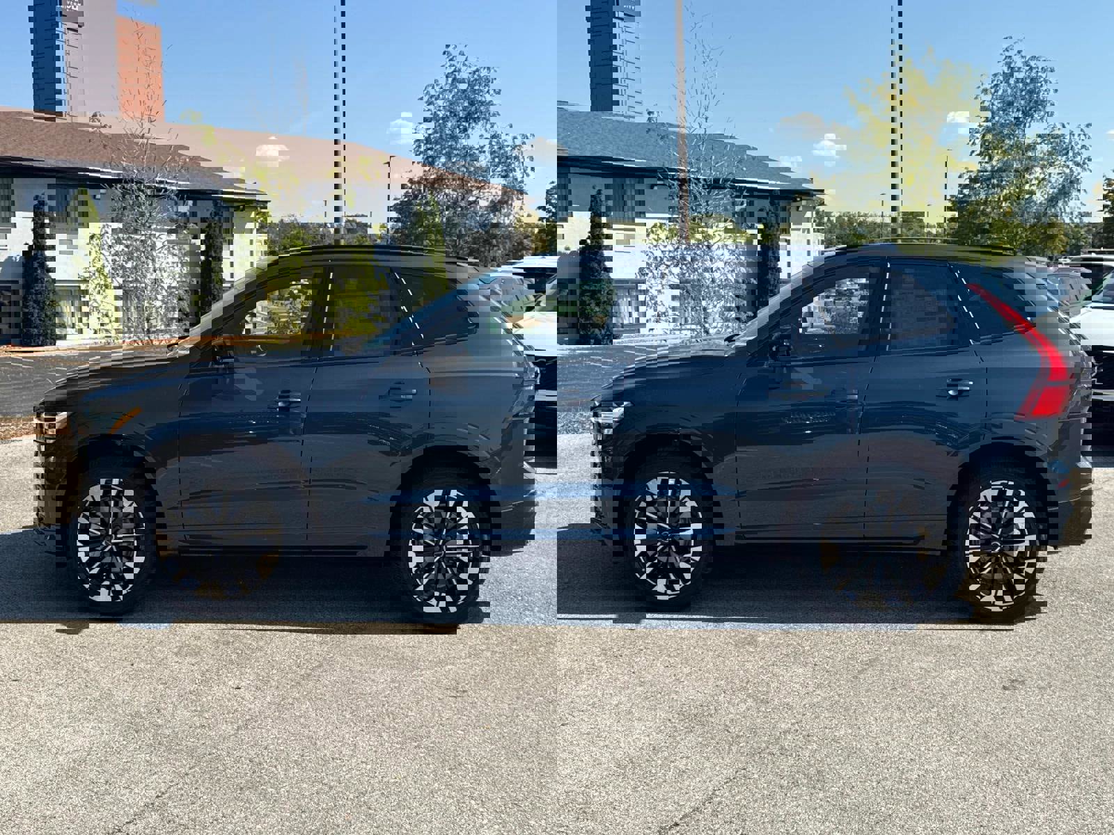 New 2026 Volvo XC60 B5 Plus w/ Climate Package image 8