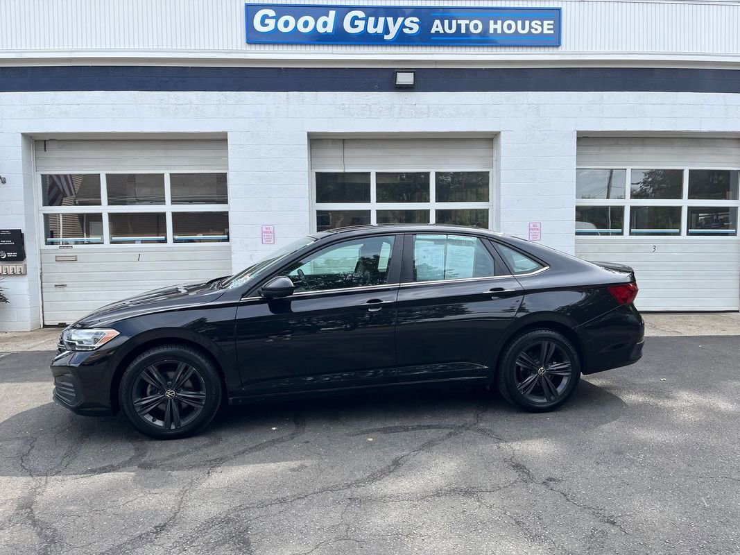 Used 2022 Volkswagen Jetta SE w/ Panoramic Sunroof Package image 1