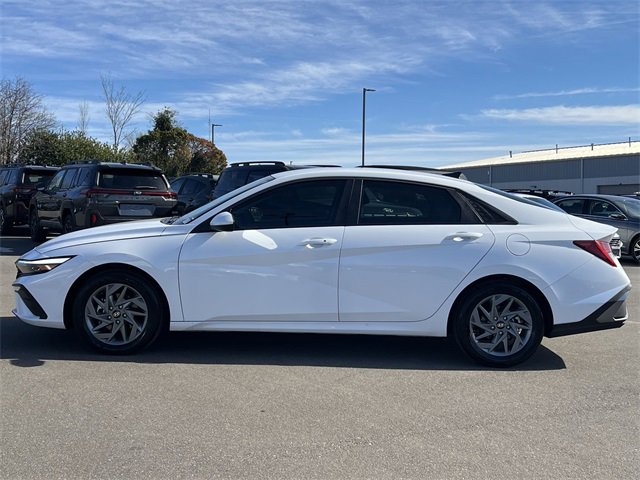 Certified 2025 Hyundai Elantra Blue image 29