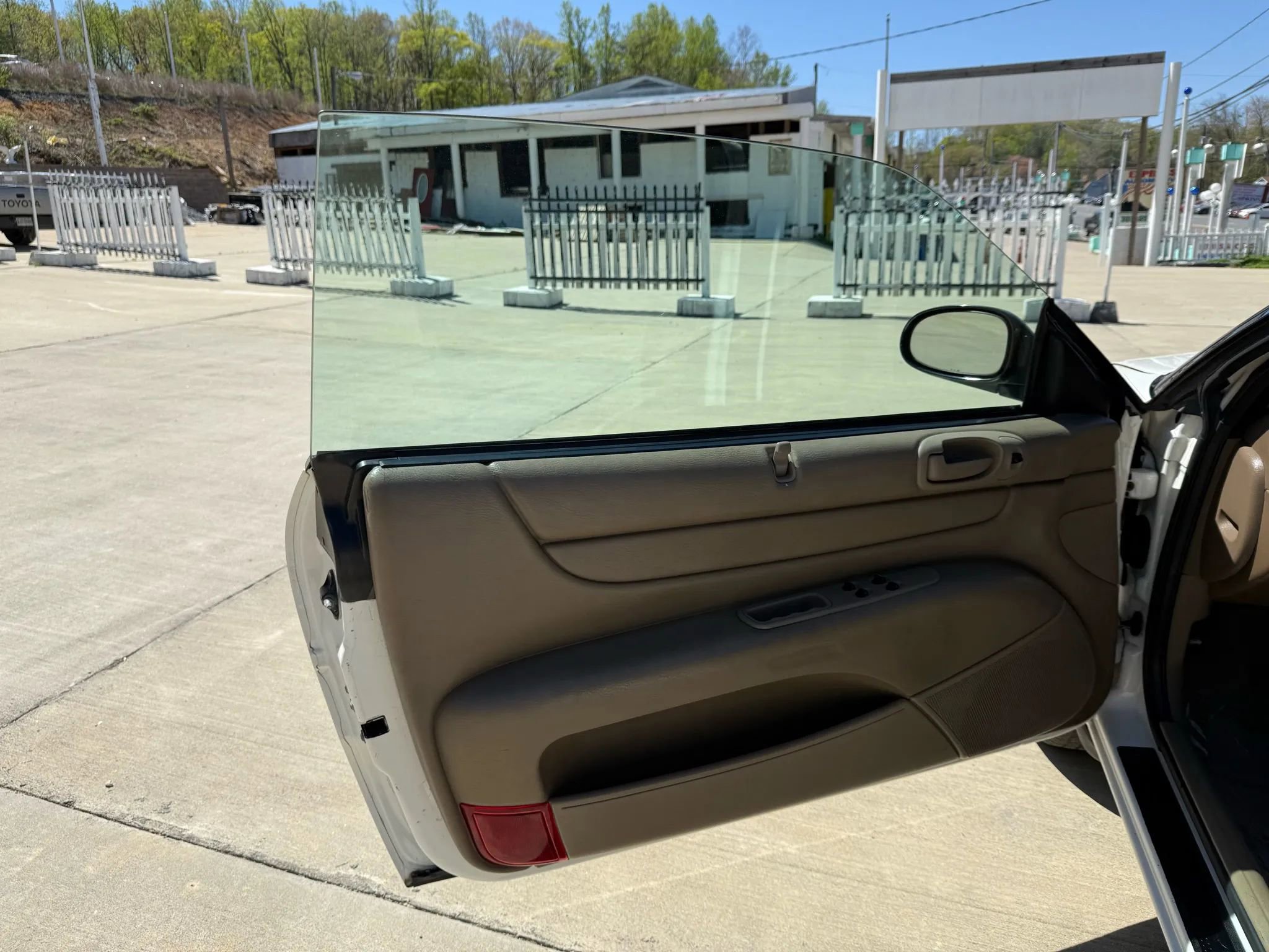 Used 2004 Chrysler Sebring GTC image 19