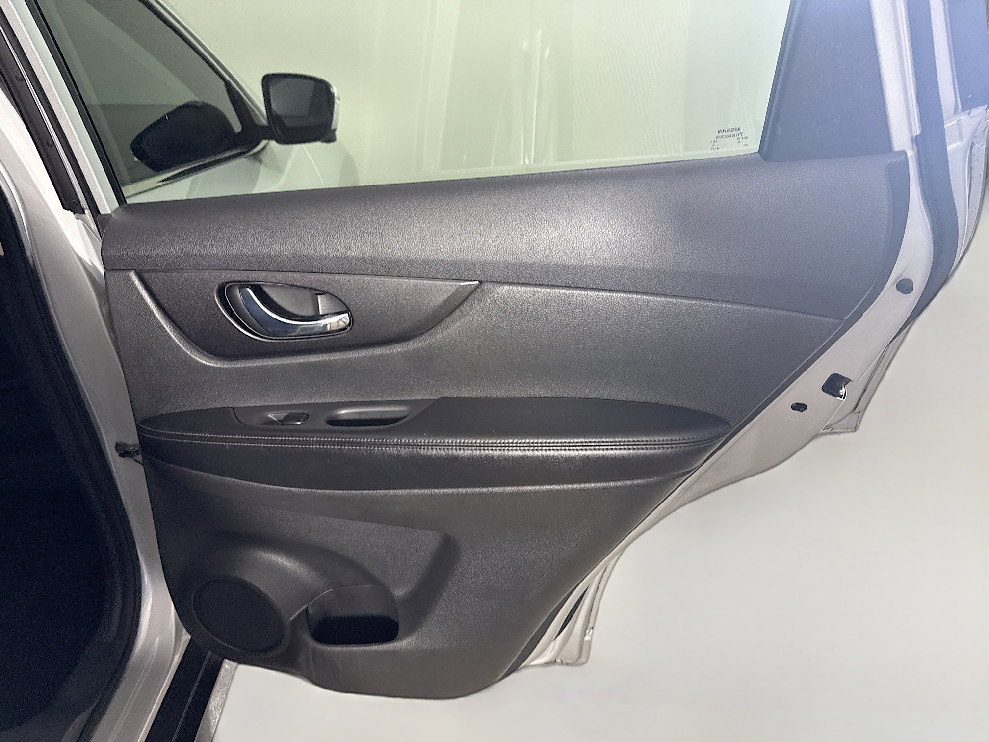 Used 2017 Nissan Rogue SV w/ SV Premium Package image 28