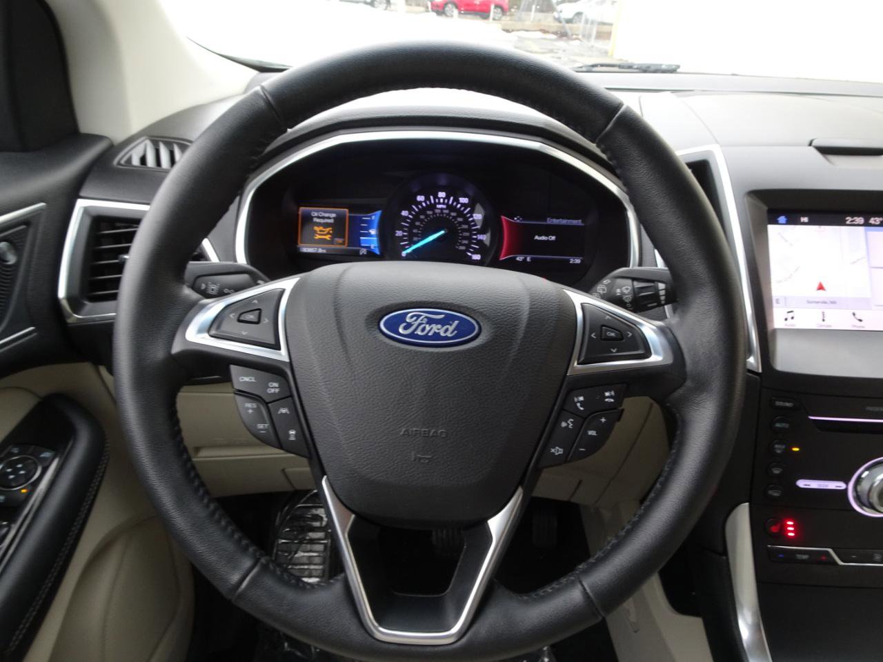 Used 2019 Ford Edge Titanium image 15