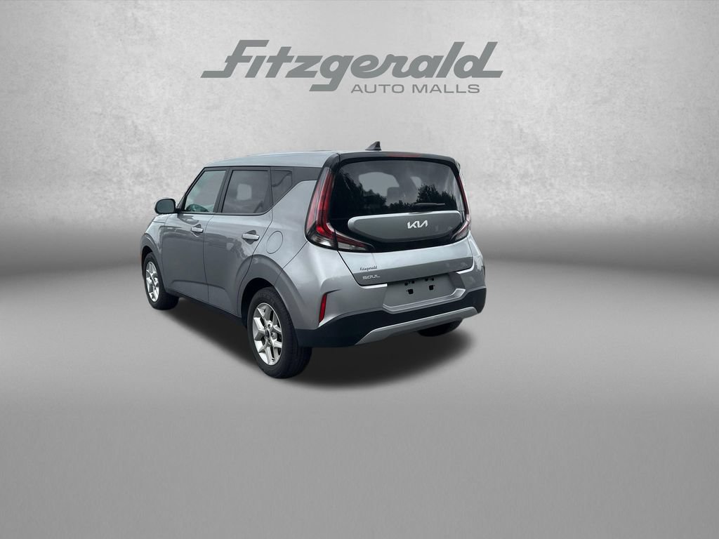 Used 2024 Kia Soul LX w/ Option Group 015 FWD image 5