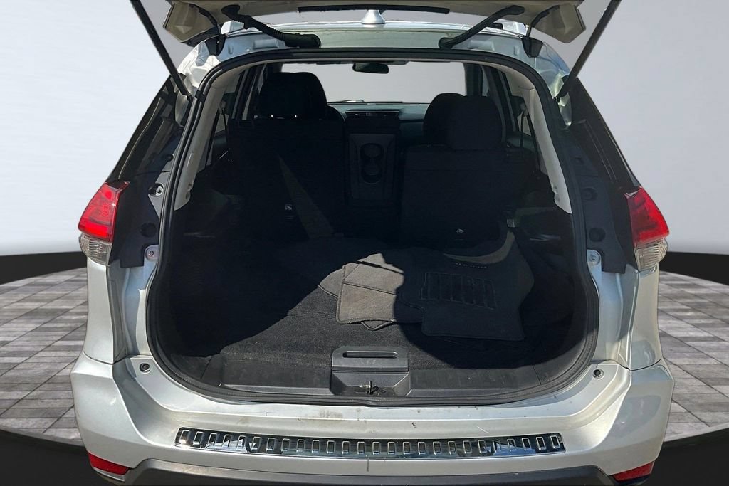 Used 2017 Nissan Rogue SV AWD/4WD image 7