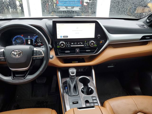 Used 2023 Toyota Highlander Platinum image 13