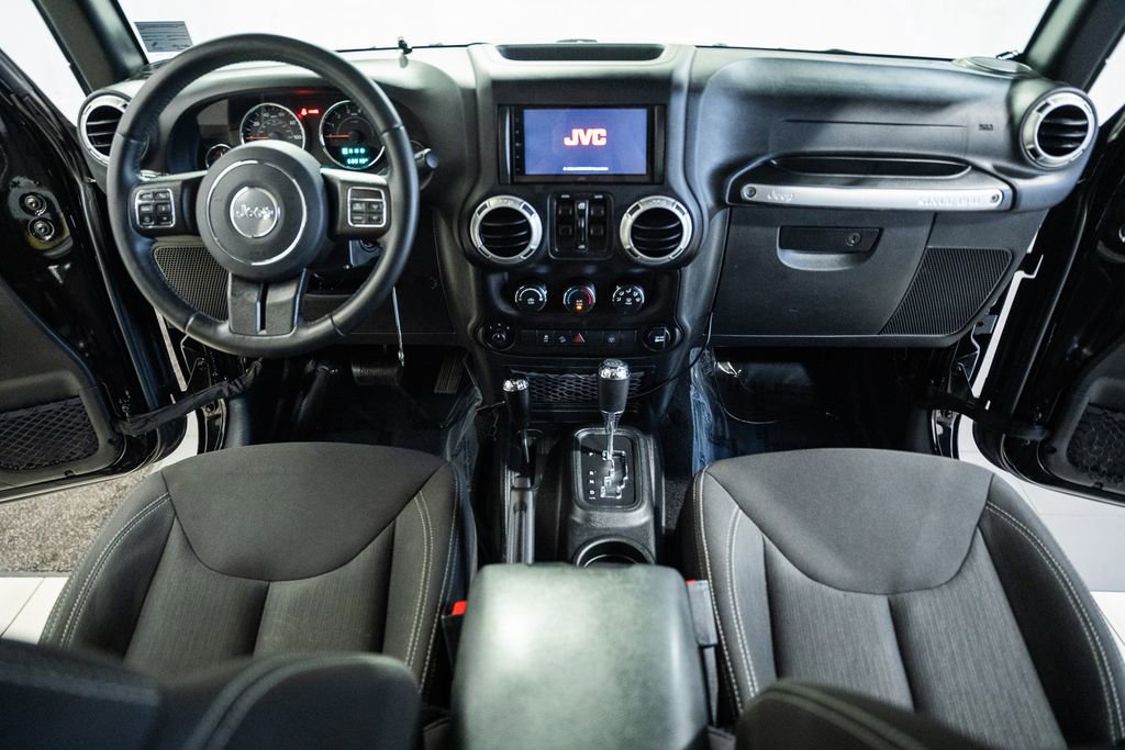 Used 2018 Jeep Wrangler Unlimited Rubicon w/ Connectivity Group image 29