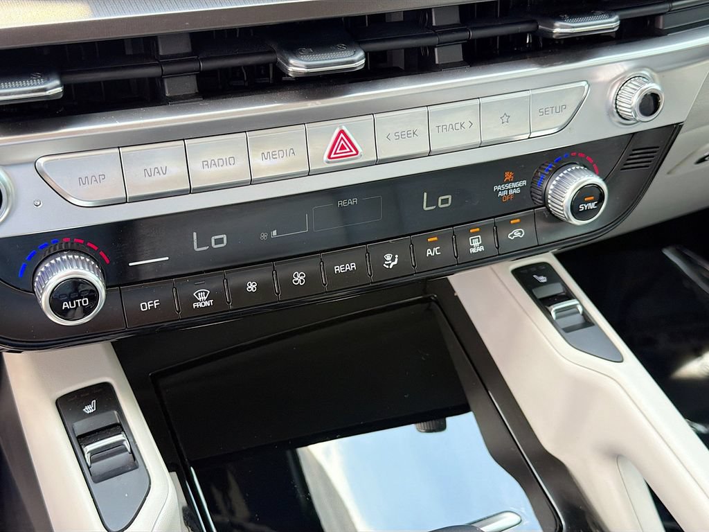 Certified 2024 Kia Telluride S FWD image 32