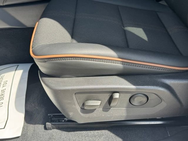 Certified 2025 GMC Canyon AT4 AWD/4WD image 17