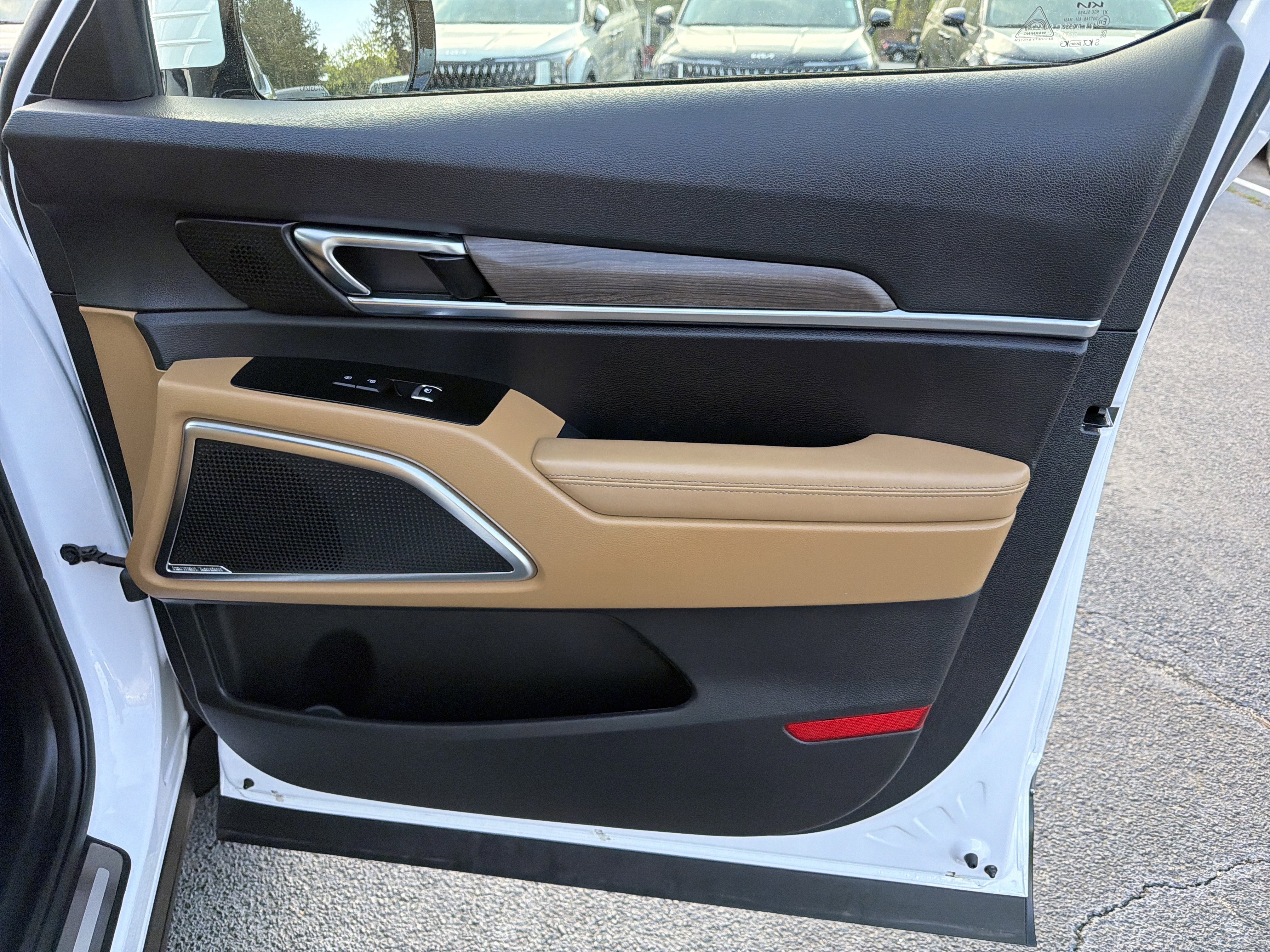 Used 2022 Kia Telluride SX w/ Towing Package image 12