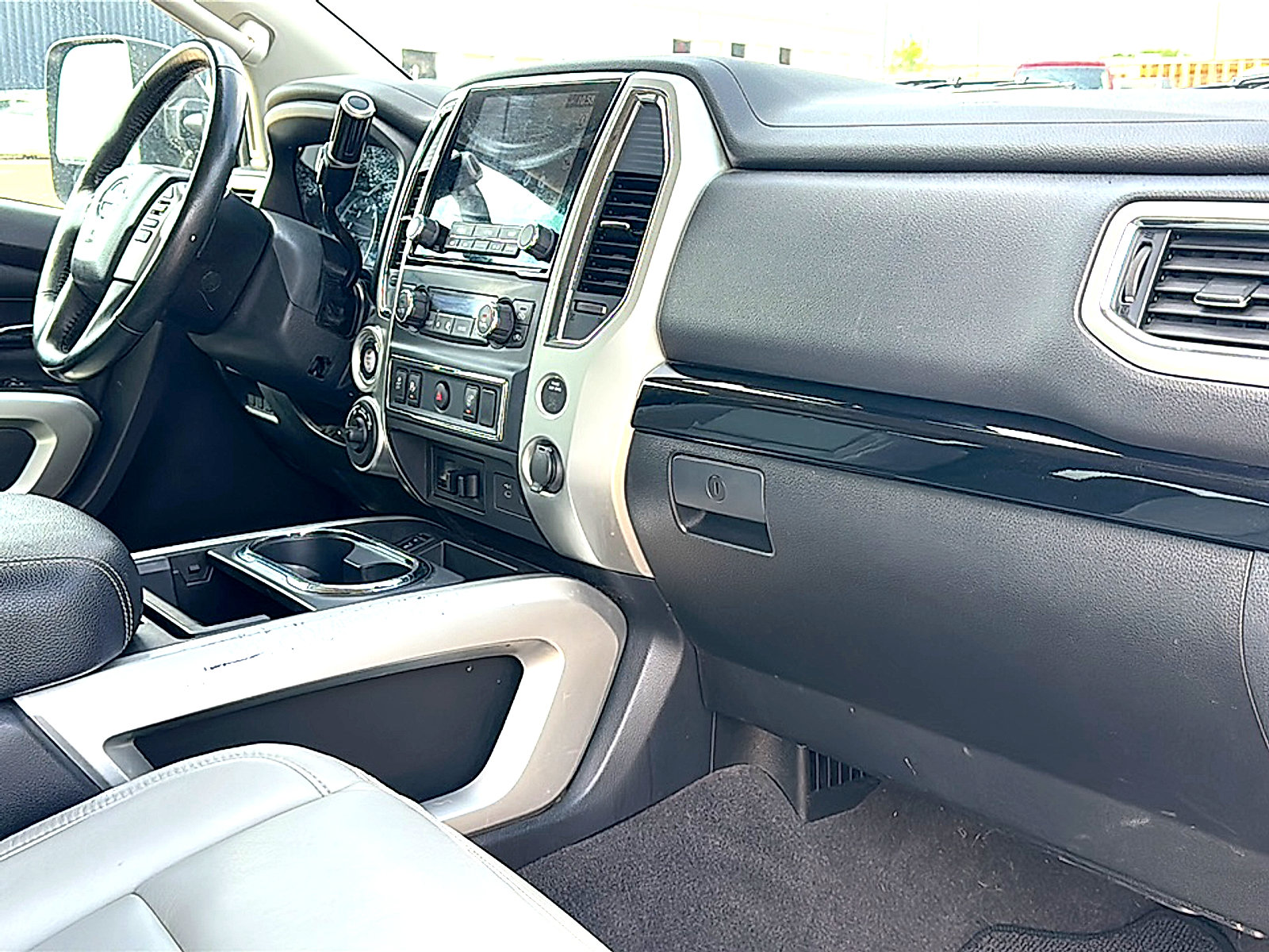 Used 2021 Nissan Titan SV w/ SV Convenience Package AWD/4WD image 23