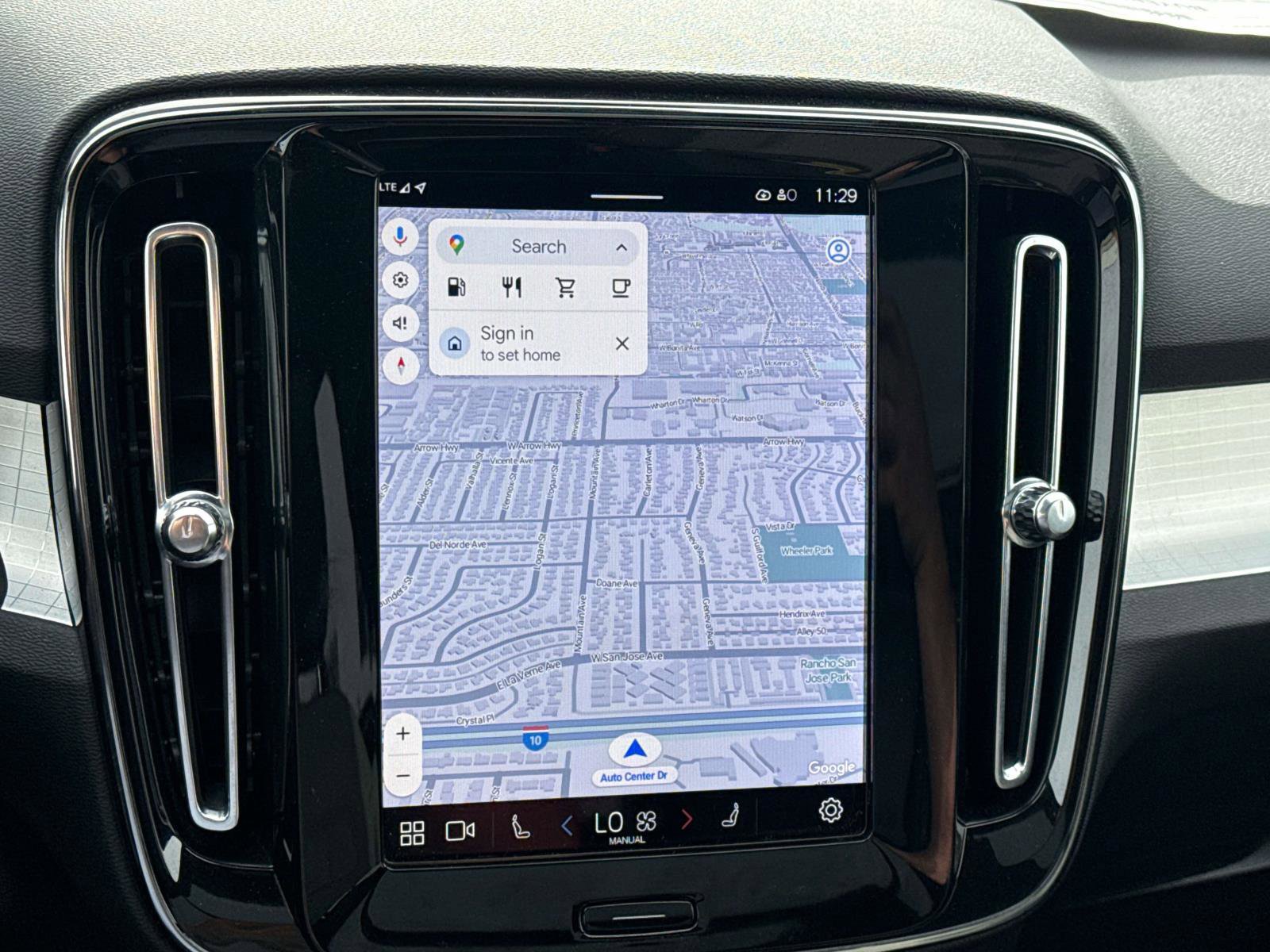 Used 2024 Volvo XC40 B5 Core image 16