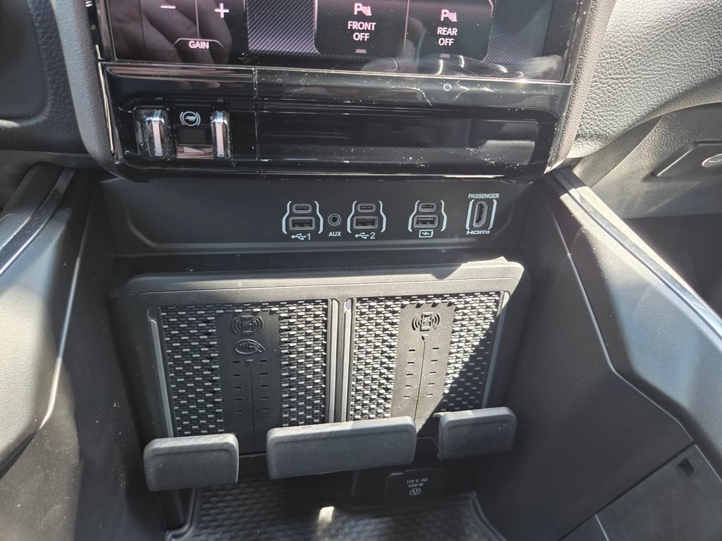 New 2026 RAM 1500 Laramie w/ Night Edition AWD/4WD image 17