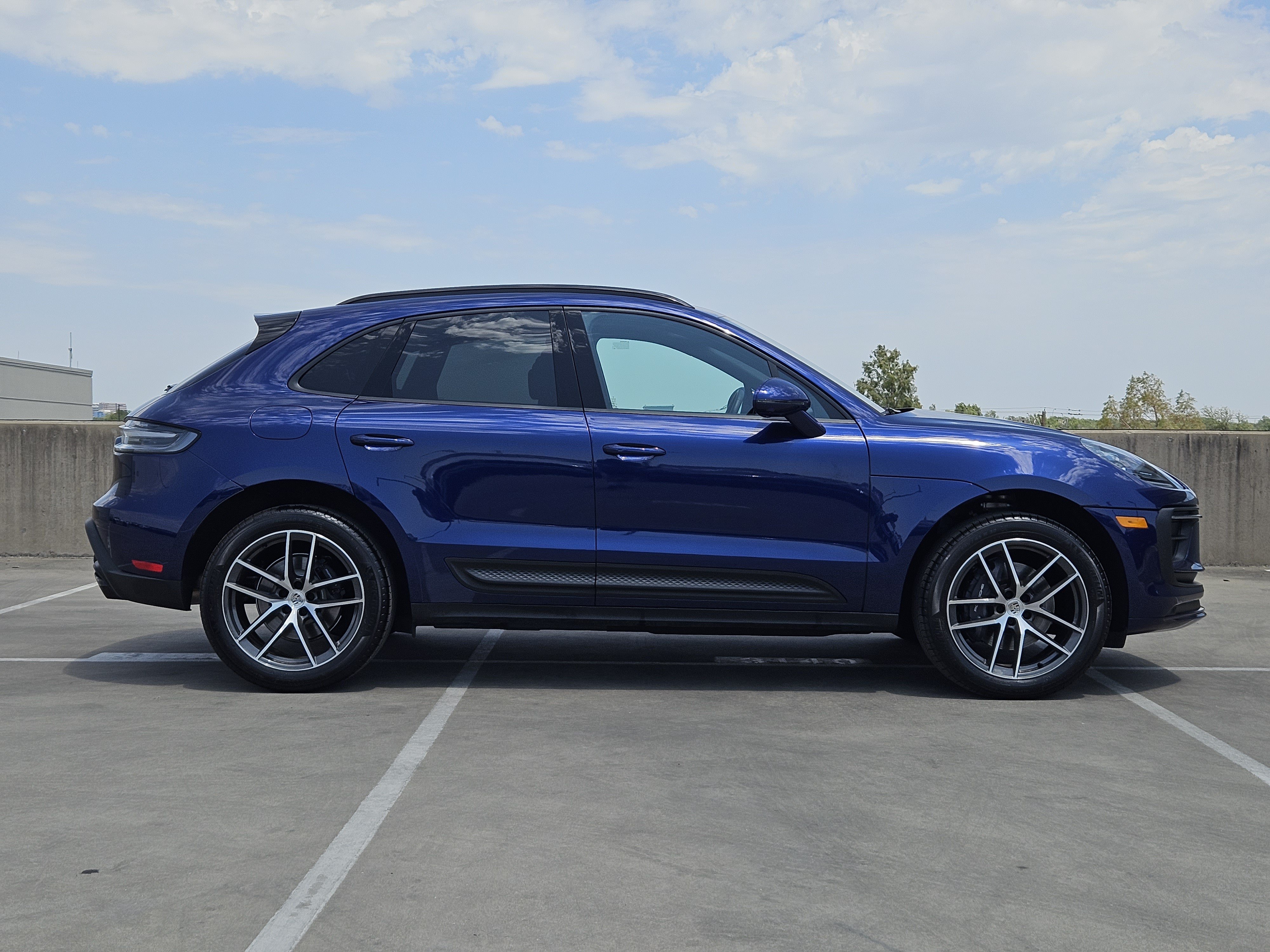 Certified 2026 Porsche Macan AWD/4WD image 9