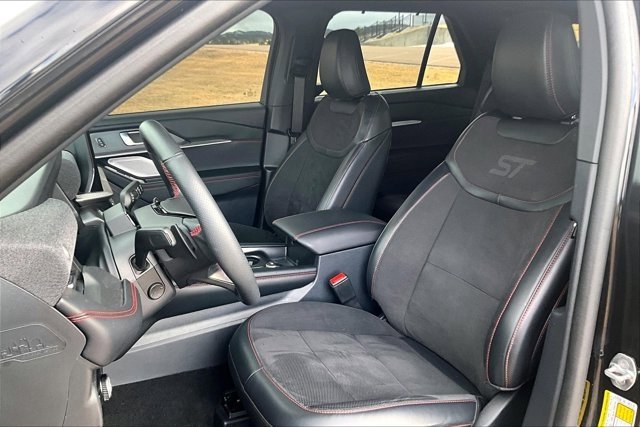 Used 2025 Ford Explorer ST image 21