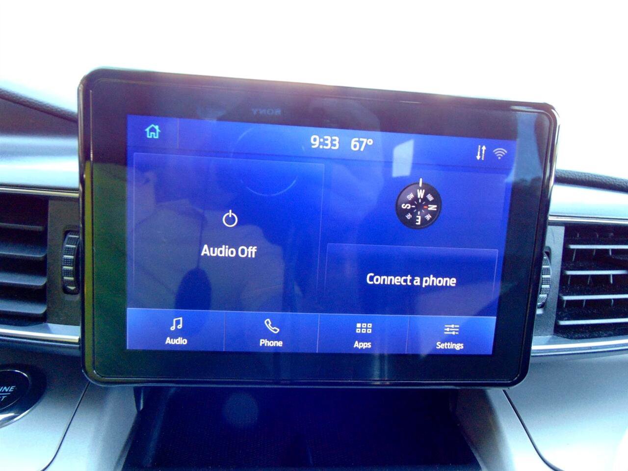 Used 2023 Ford Explorer XLT w/ Equipment Group 202A image 28