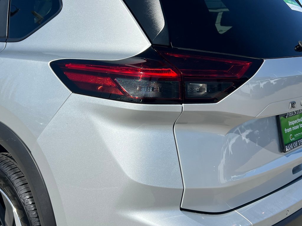 Used 2024 Nissan Rogue SV image 19