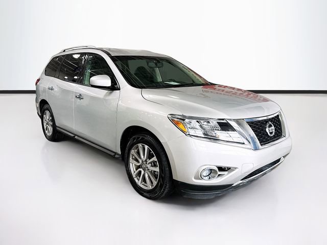 Used 2016 Nissan Pathfinder SV image 3