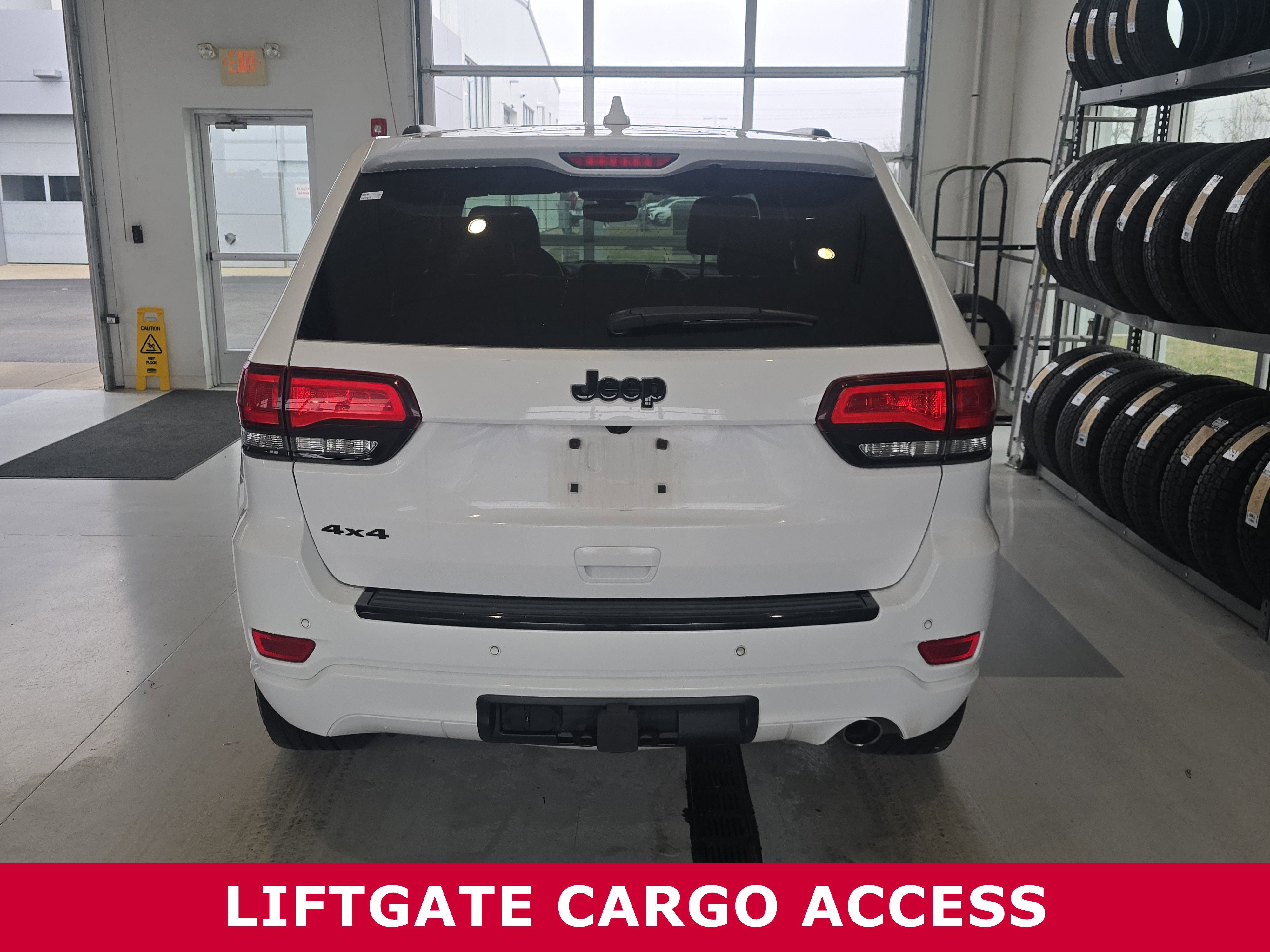 Used 2017 Jeep Grand Cherokee Altitude image 5