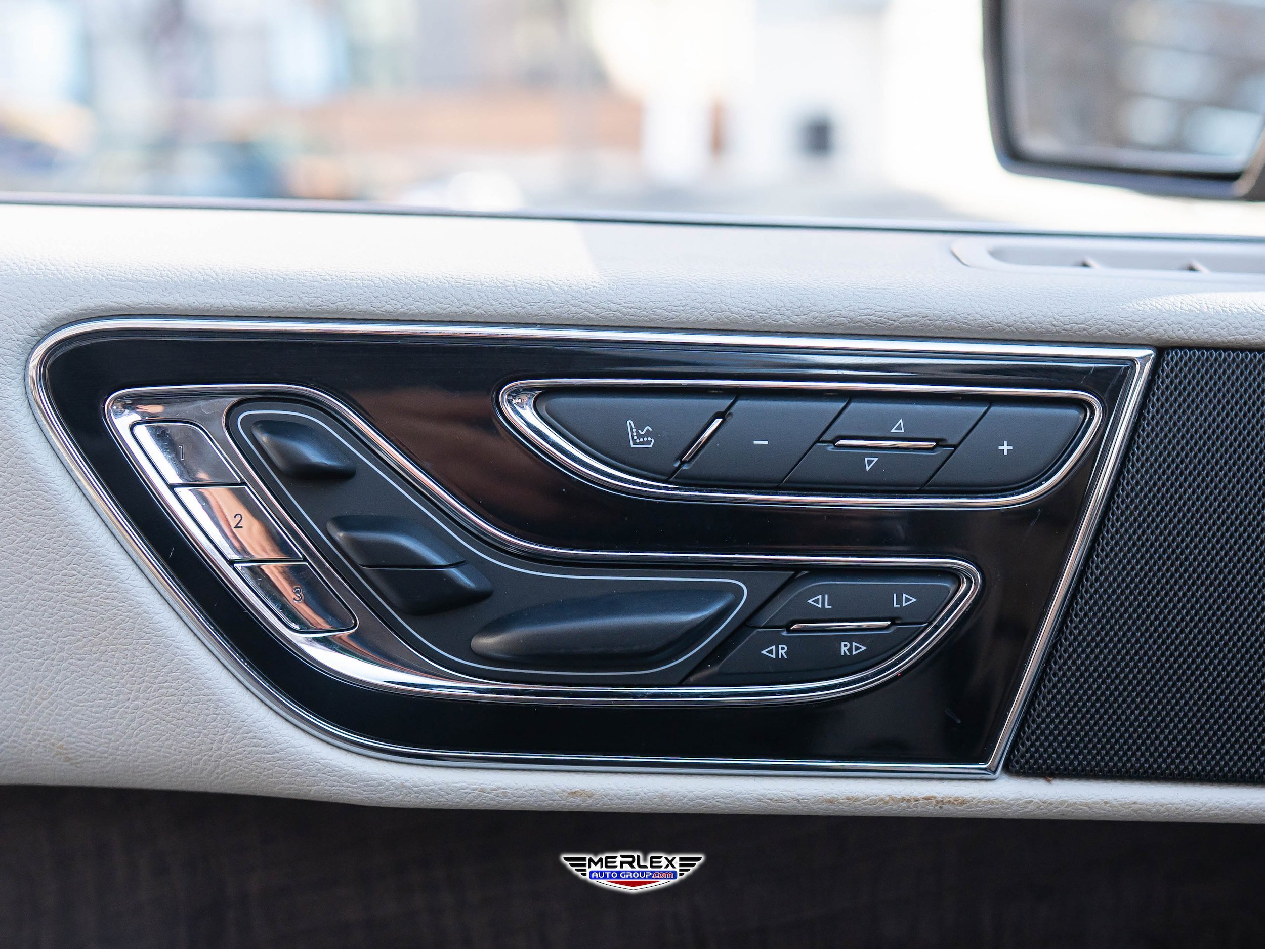 Used 2018 Lincoln Navigator Select w/ Technology Package image 44