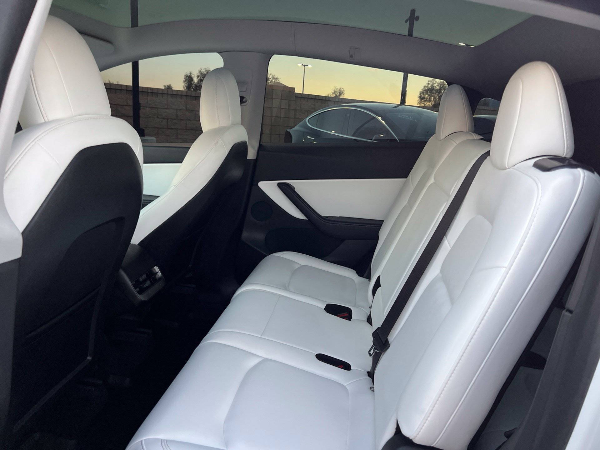 Used 2021 Tesla Model Y Long Range AWD/4WD image 24