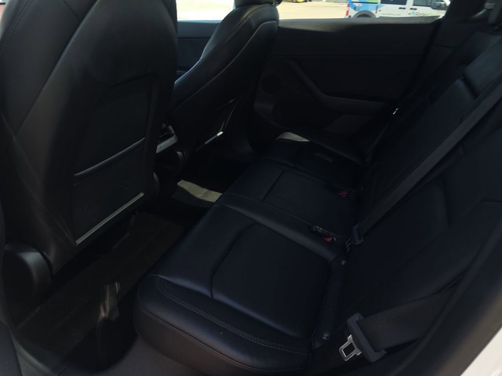 Used 2022 Tesla Model Y Long Range image 4