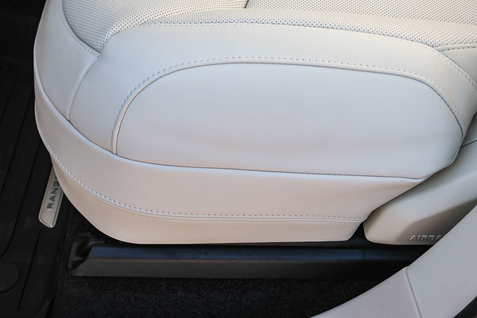 New 2026 Land Rover Range Rover Long Wheelbase SE image 31