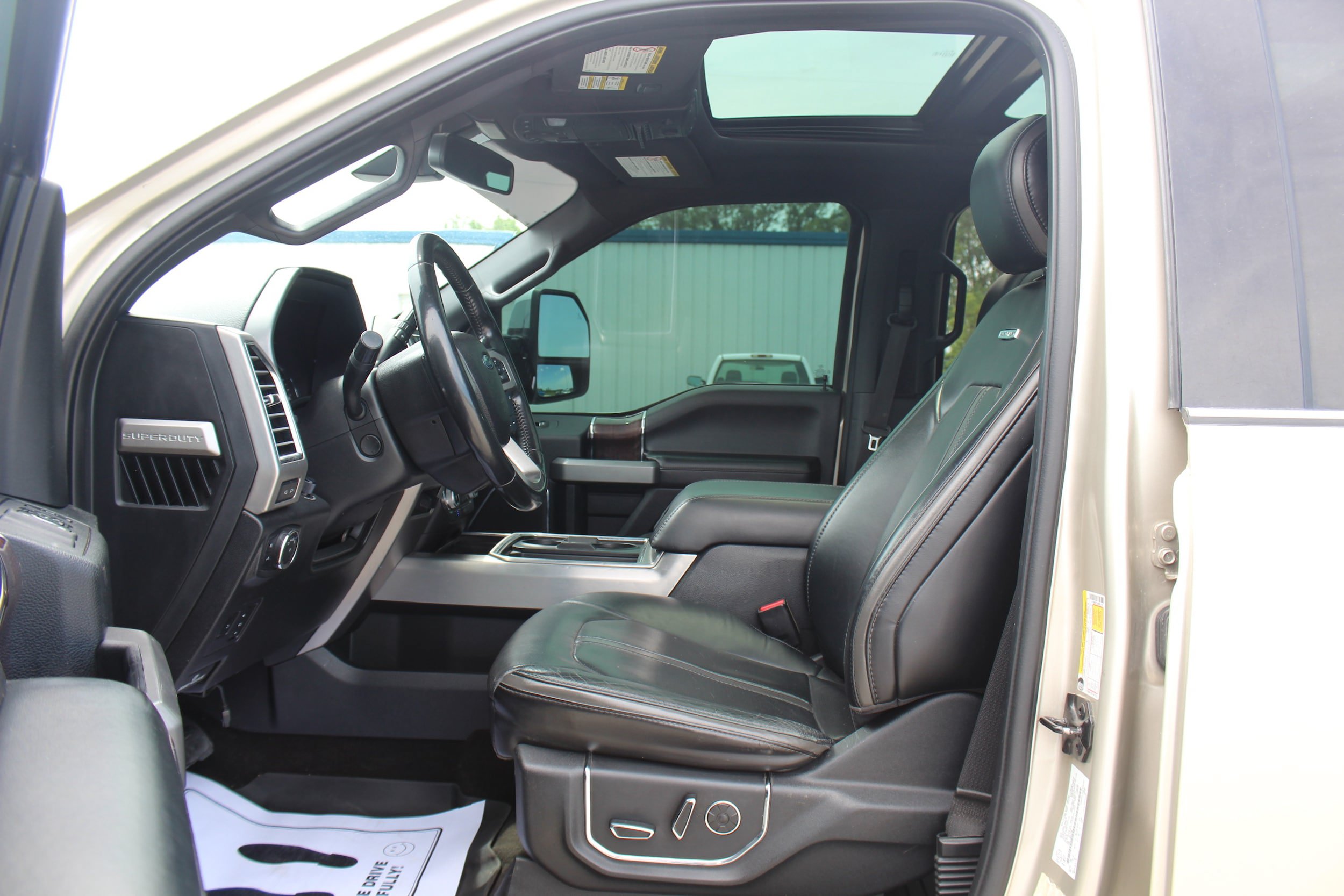 Used 2017 Ford F350 Platinum w/ Platinum Ultimate Package AWD/4WD image 14