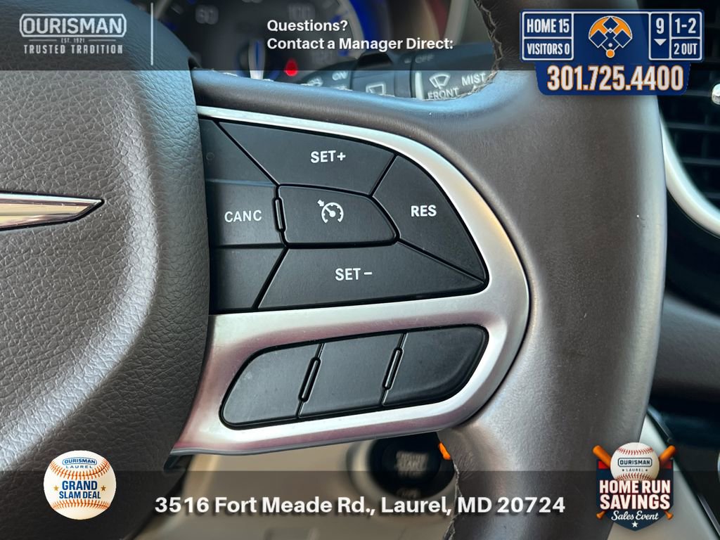 Used 2017 Chrysler Pacifica Touring-L w/ Tire & Wheel Group image 25