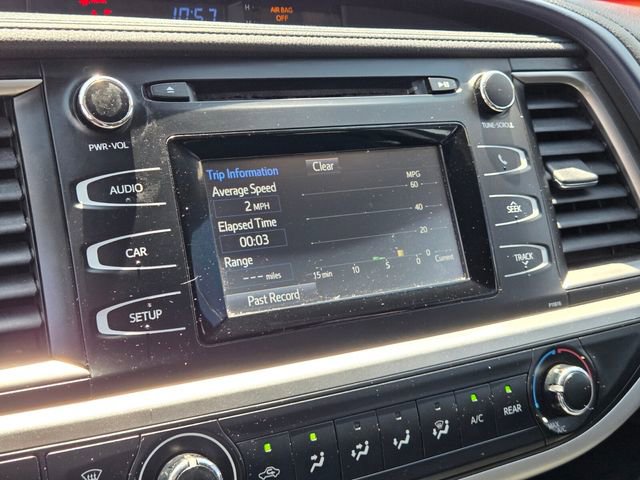 Used 2019 Toyota Highlander LE w/ Carpet Mat Package (TMS) FWD image 21
