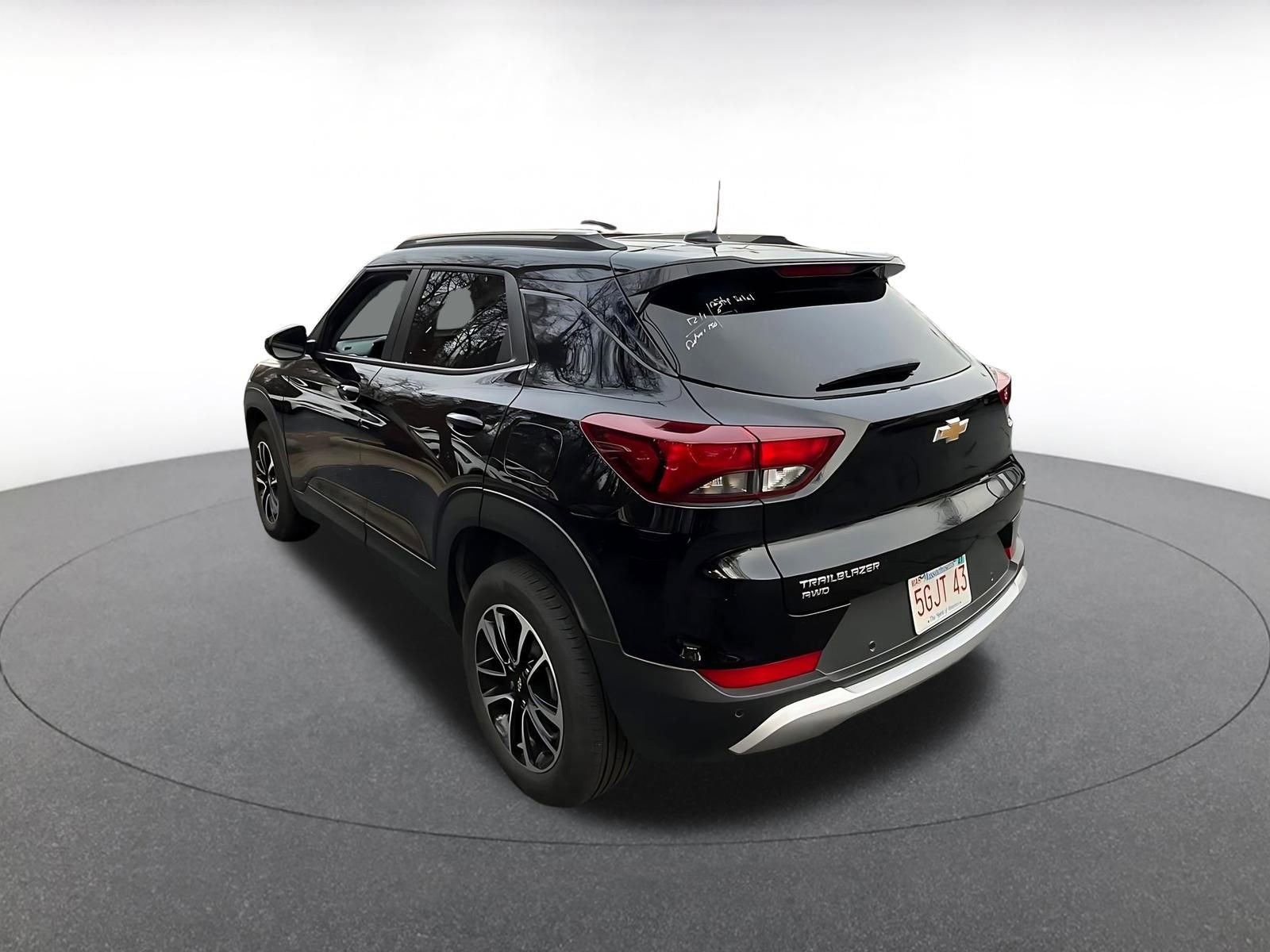 Used 2025 Chevrolet Trax LT image 7