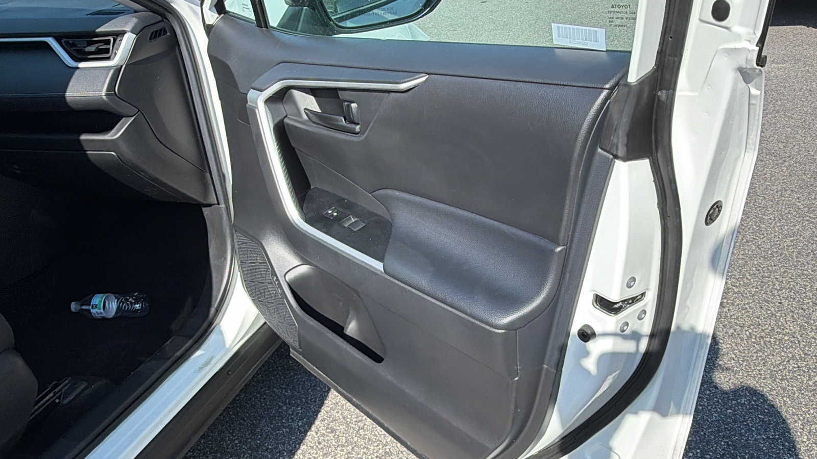 Used 2023 Toyota RAV4 LE FWD image 18