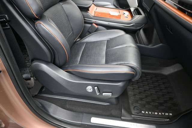 Certified 2025 Lincoln Navigator Black Label AWD/4WD image 33