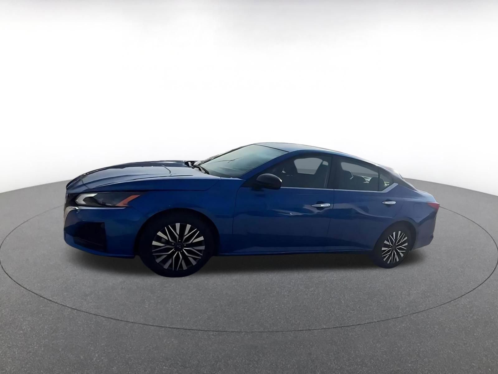 Used 2025 Nissan Altima 2.5 SV FWD image 8