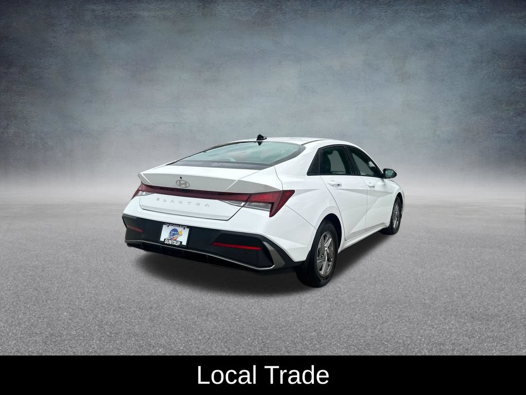 Used 2025 Hyundai Elantra SE FWD image 6