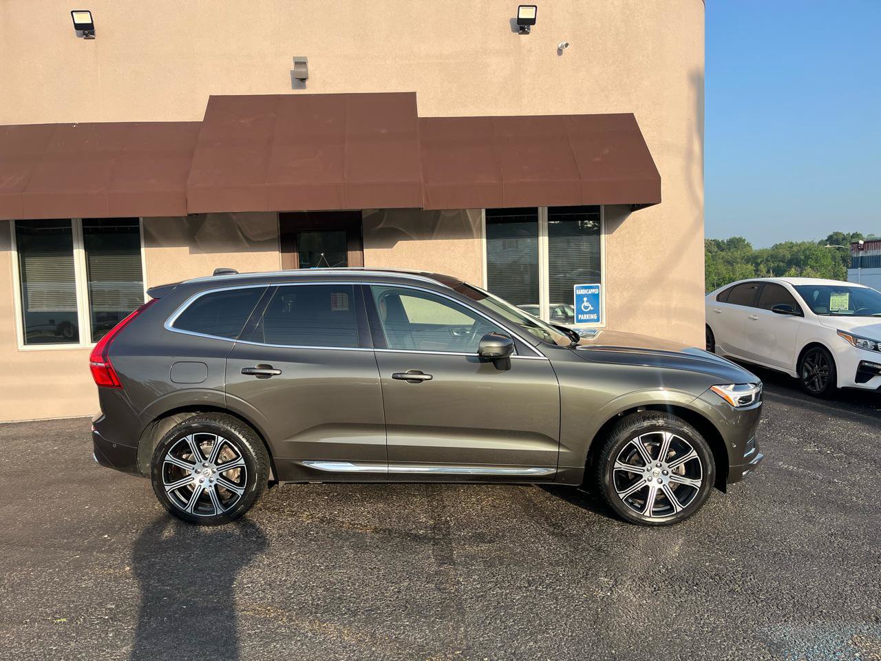 Used 2019 Volvo XC60 T5 Inscription w/ Protection Package Premier AWD/4WD image 4